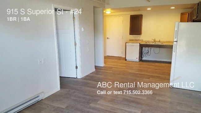 Building Photo - Retro-Modern 1 Bedroom Handicap Accessible