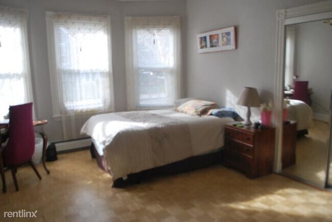 Foto del edificio - 3 br, 1 bath  - 225 High St # 1