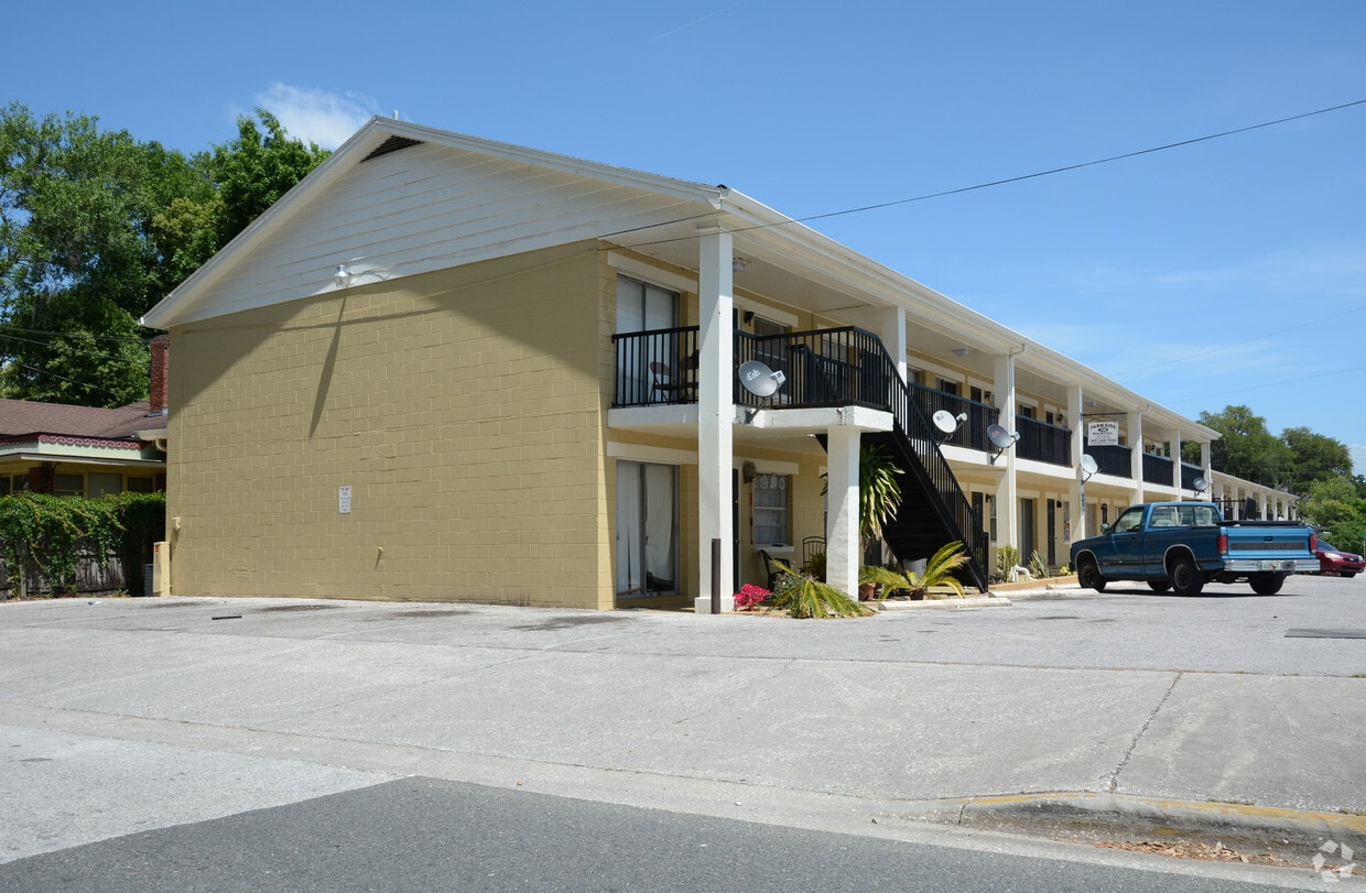 706 W Dixie Ave, Leesburg, FL 34748 Apartments in Leesburg, FL