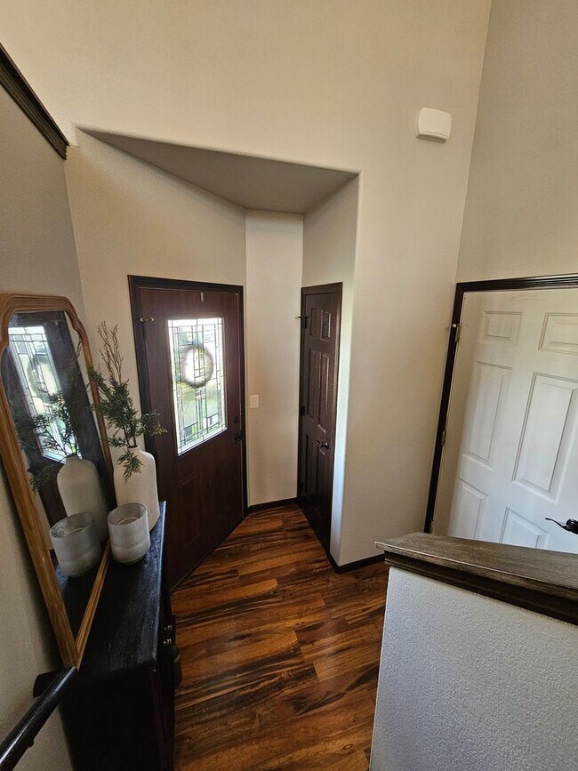Building Photo - 4 BED | 3 BATH | SPLIT-FOYER HOME | DOUBLE...