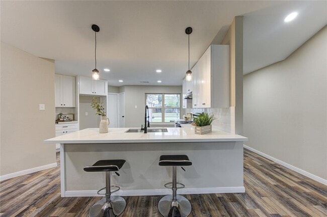 Building Photo - 15706 Amapola Dr