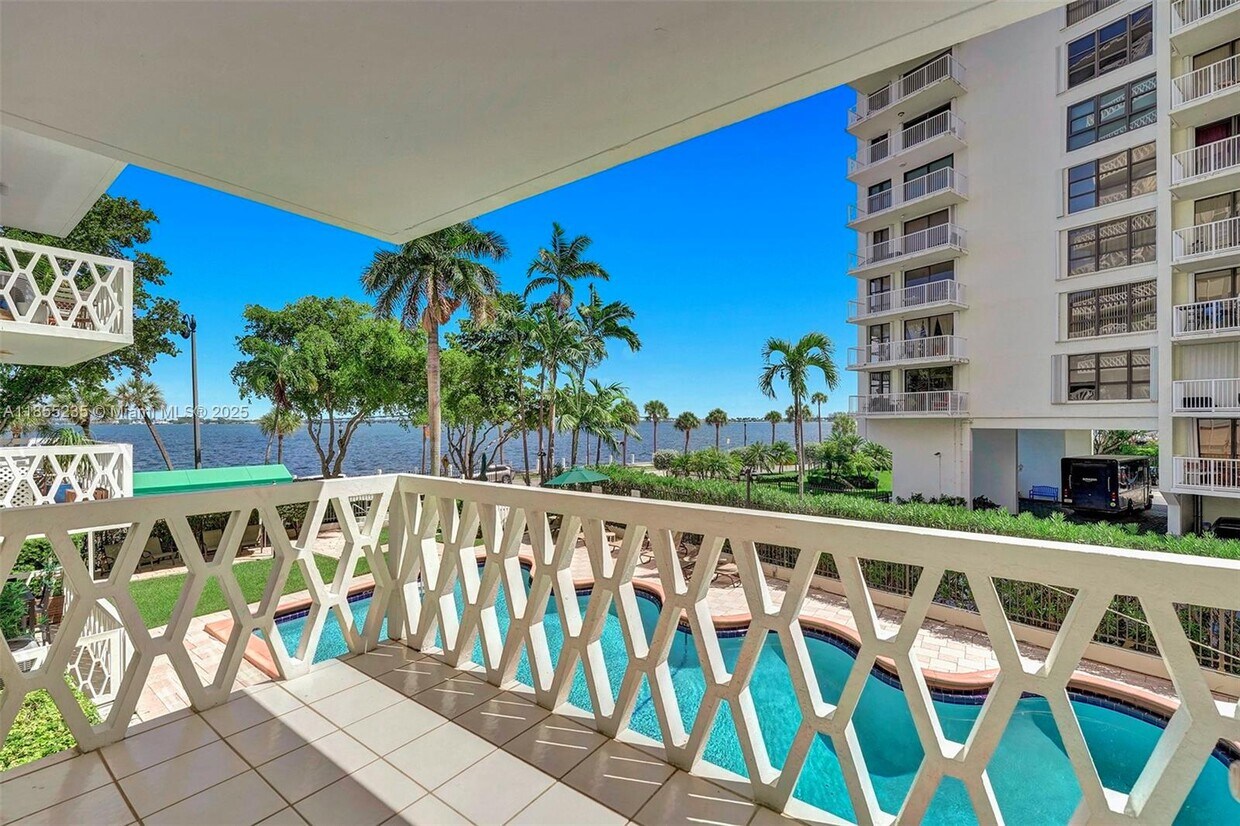 Foto principal - 1430 Brickell Bay Dr