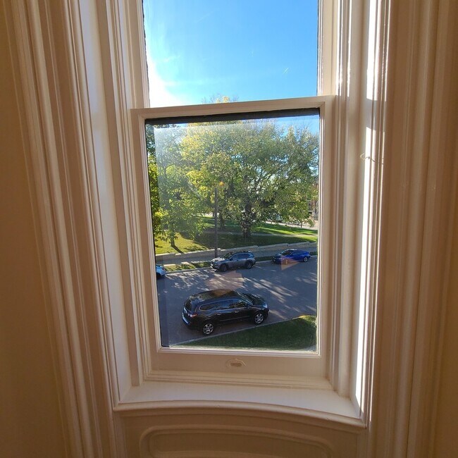 Building Photo - 212 S Ottawa Ave