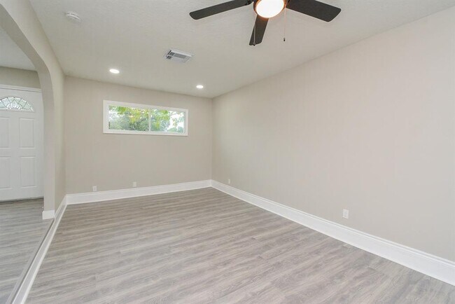Foto del edificio - 7823 Belgard St