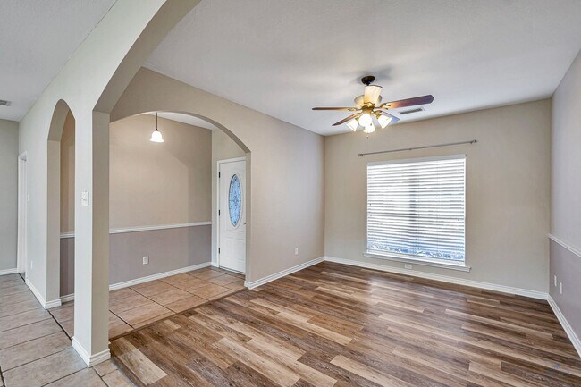 Foto del edificio - 3 Bed 2 Bath Home Ready To Rent ASAP!