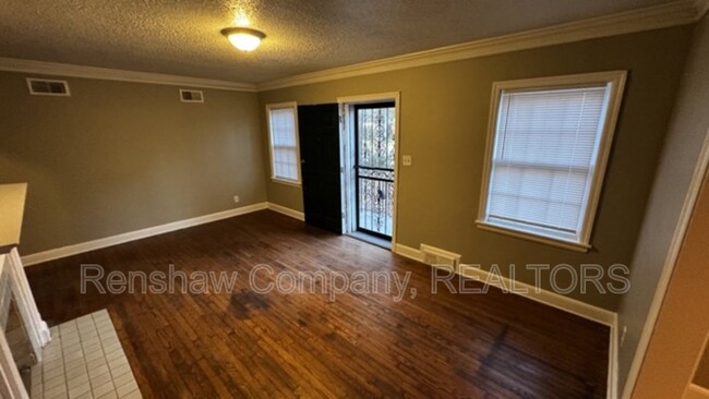 Foto del edificio - 3175 Highland Park Pl