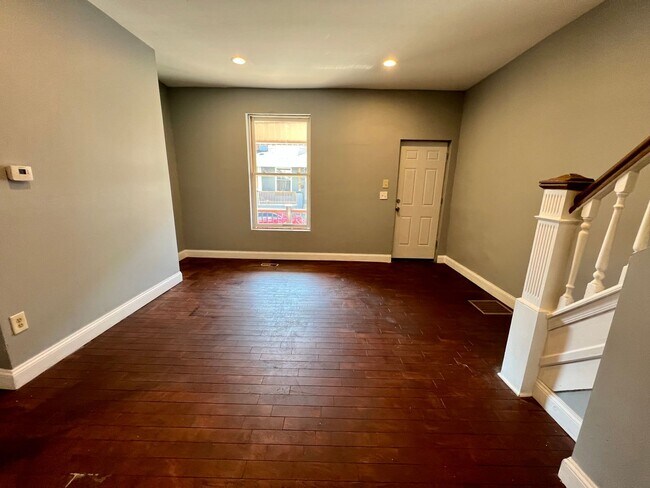 Foto del edificio - Beautiful 3-Bedroom Townhome in Kingsessin...