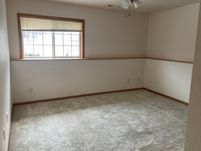 Building Photo - 4 Weaver Dr