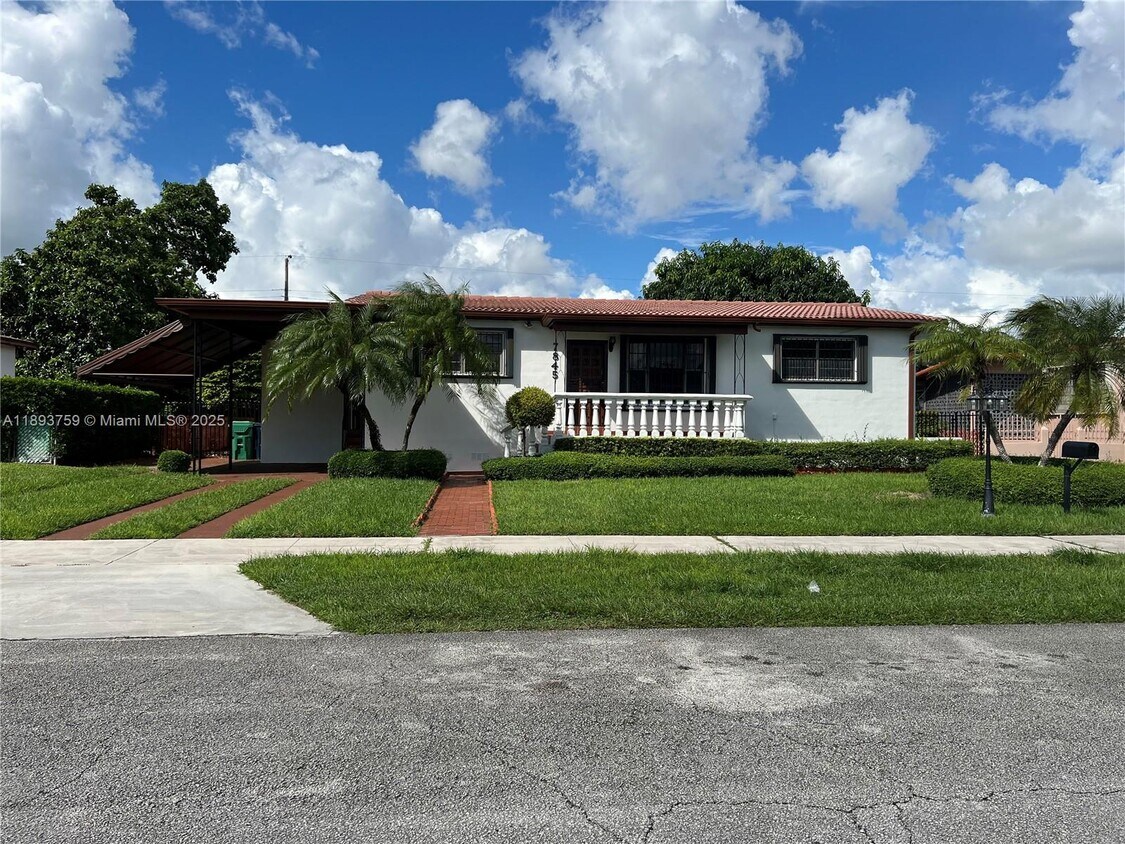 Foto principal - 7845 SW 19th St