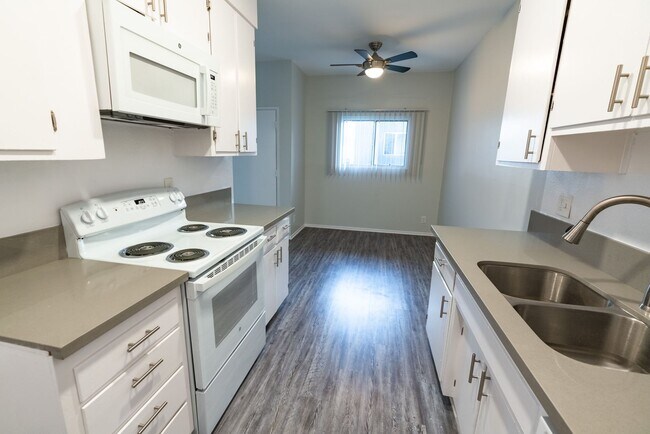 Foto del interior - 18411 Vincennes Street
