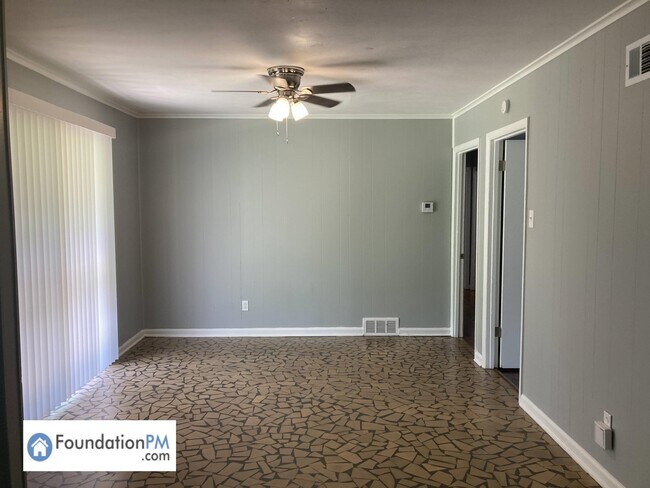 Building Photo - 409 Whiteville Ave