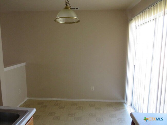 Foto del edificio - 5701 Redstone Dr