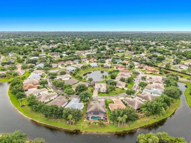 Foto del edificio - 1343 Shoreline Cir