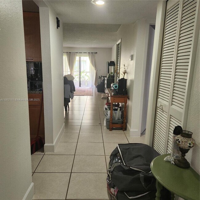 Foto del edificio - 158 Lakeview Dr