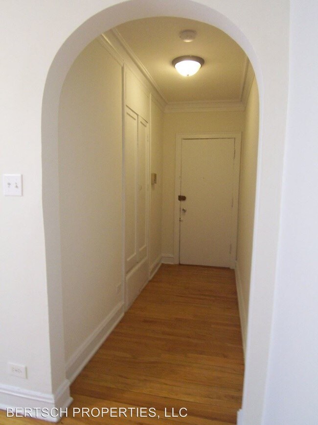 Building Photo - 4801 N Fairfield Ave