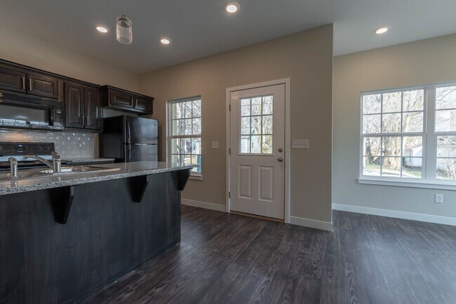 Building Photo - 719 S. Main Ave