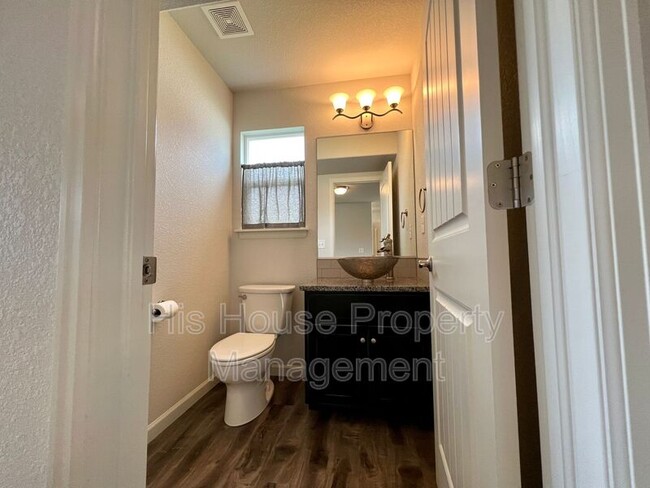 Building Photo - 2509 Shooting Star Way