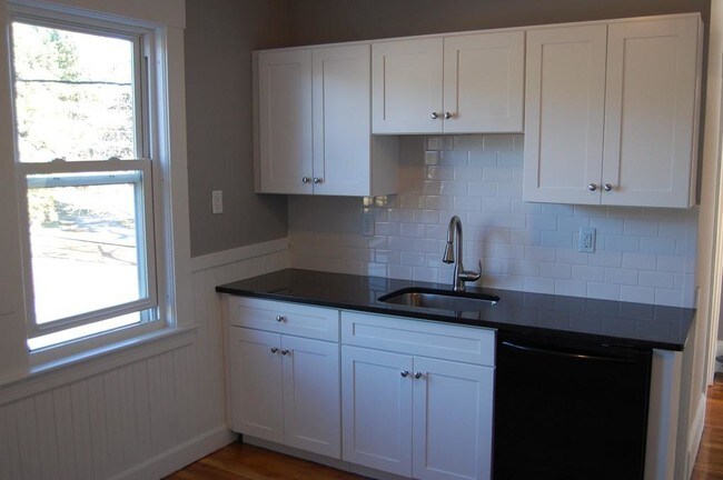 Building Photo - 148 Groton Rd
