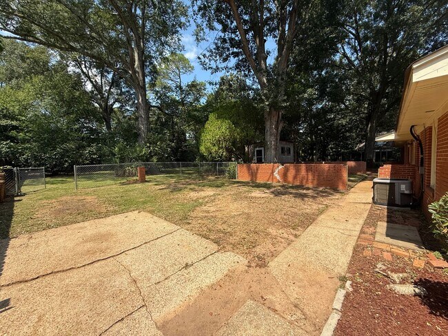 Foto del edificio - ** 4 Bed 2 Bath located in Dalraida ** Call 334-366-9198 to schedule a self tour