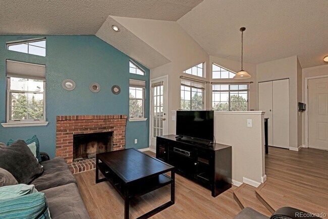 Foto del edificio - Beautiful Condo - Quincy and Wadsworth