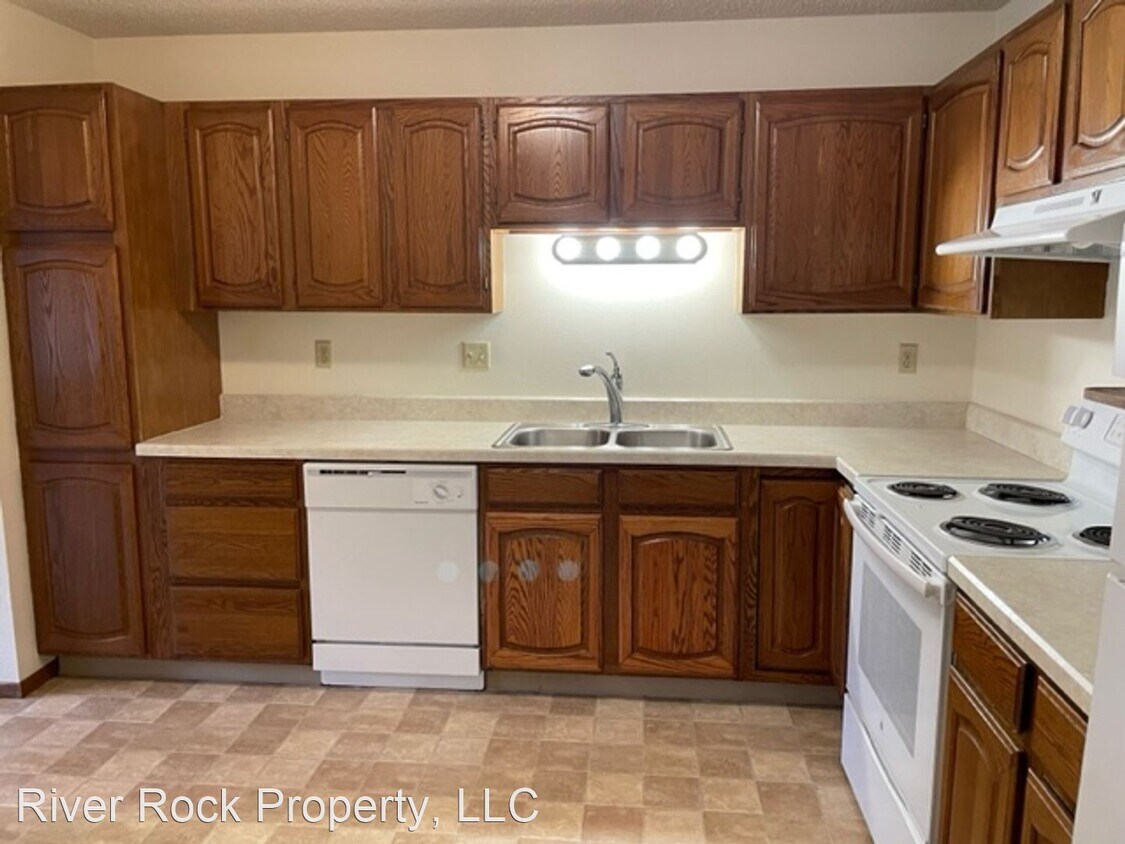 Primary Photo - 3 br, 2 bath House - 143D Prairiewood Driv...