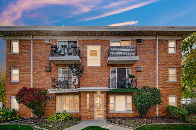 Building Photo - 10811 S Lloyd Dr