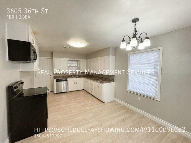 Building Photo - Spacious 4/2 Home!