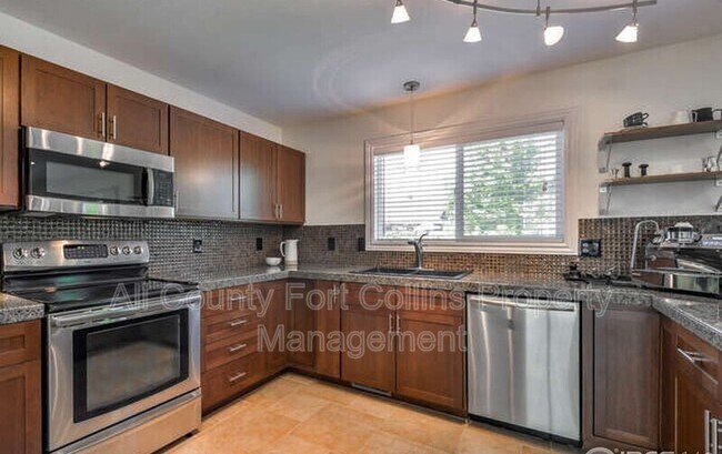 Foto del edificio - 2248 Smallwood Dr