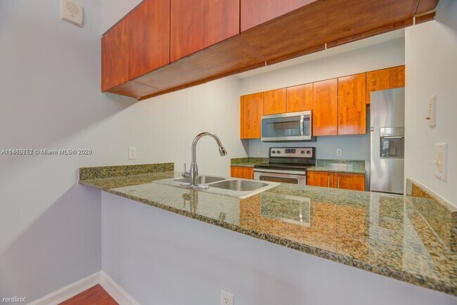 Building Photo - 3 br, 2 bath Condo - 1200 Brickell Bay Dr ...