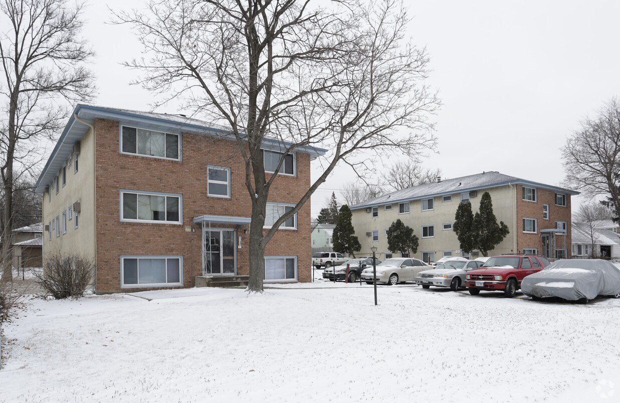 Foto principal - 4927-4935 University Ave NE