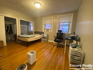 Building Photo - 879 Beacon St