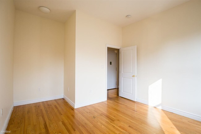 Foto del edificio - 3 br, 1 bath  - 117 Wilson Ave