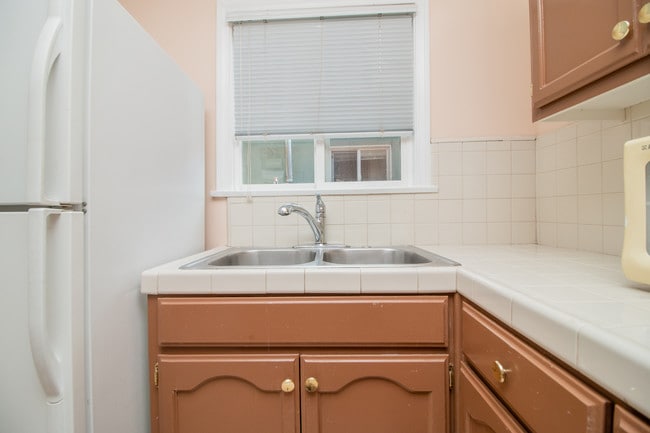Foto del edificio - 5107 Overland Ave