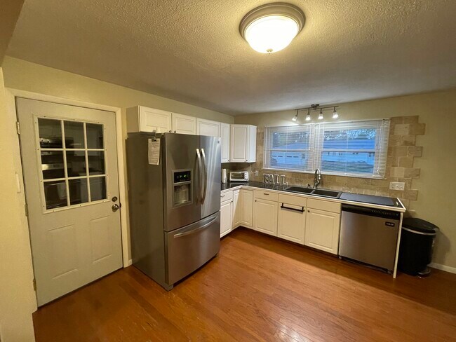 Building Photo - 26 Wadas Dr