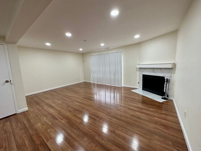 Foto del edificio - Spacious 3 Bed 2.5 Bath in Newark!