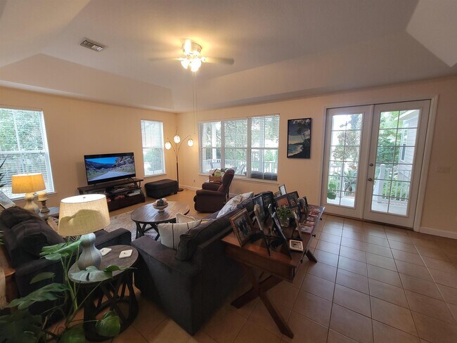 Foto del edificio - 3289 Thoreau Ave