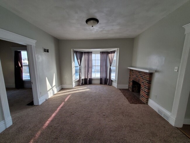 Foto del edificio - 4 Bedroom House for June 1st