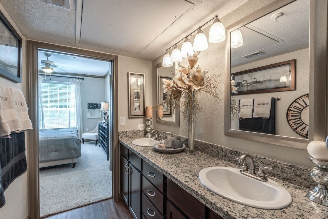 Building Photo - 5800 Woodway Dr