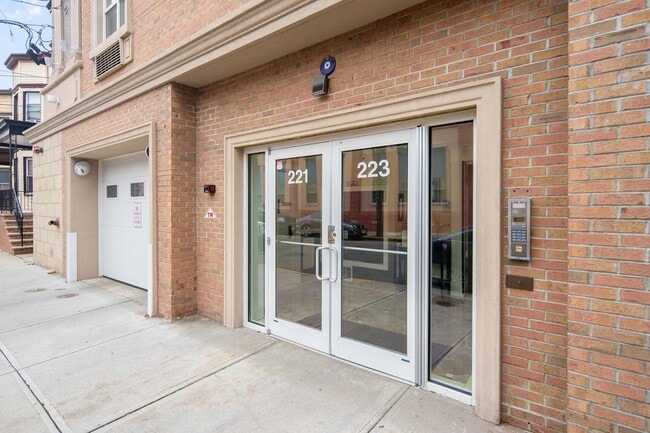 Building Photo - 221 62nd St