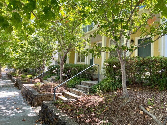Building Photo - 918 Nobel Dr