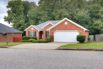 Building Photo - 817 Stoneview Dr