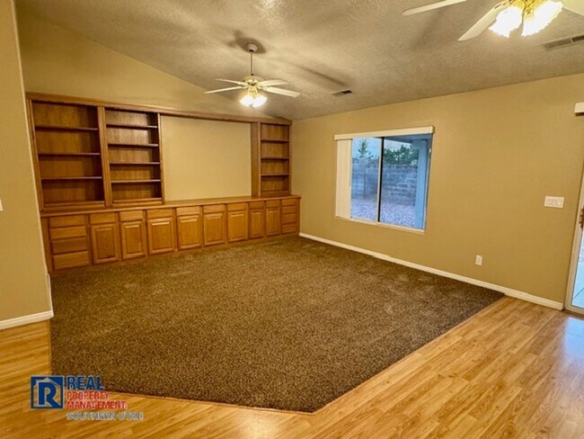 Building Photo - 4 Bedroom Home