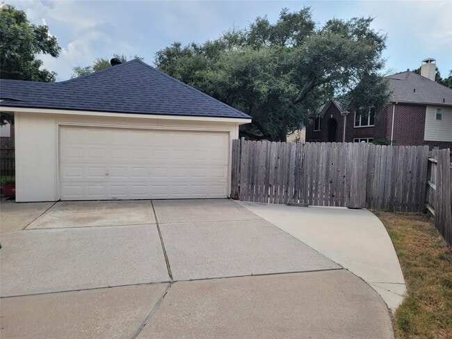 Building Photo - 16215 Waiting Spring Cir