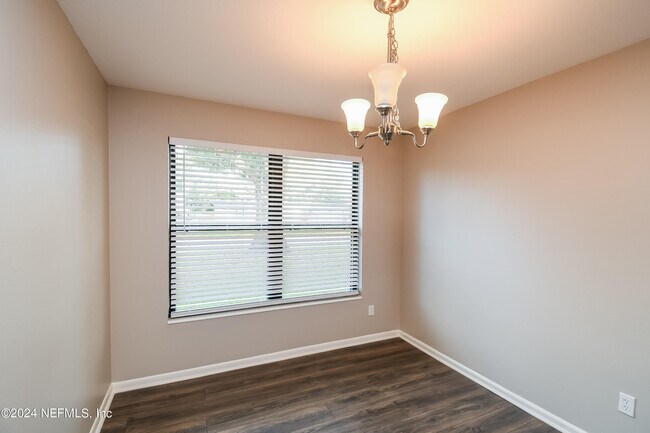 Building Photo - 2436 Lourdes Dr W
