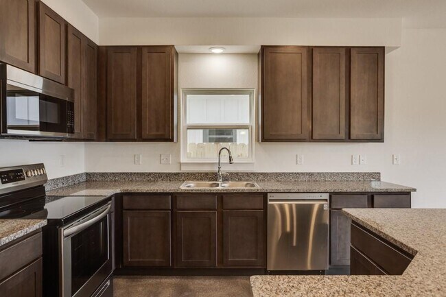 Building Photo - 206 Topaz Dr