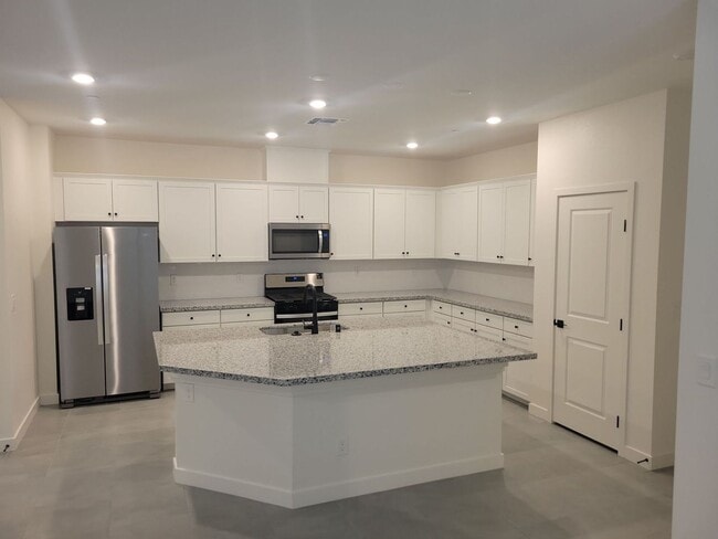 Building Photo - NEVER LIVED IN 3BD INSPIRADA TOWNHOME!