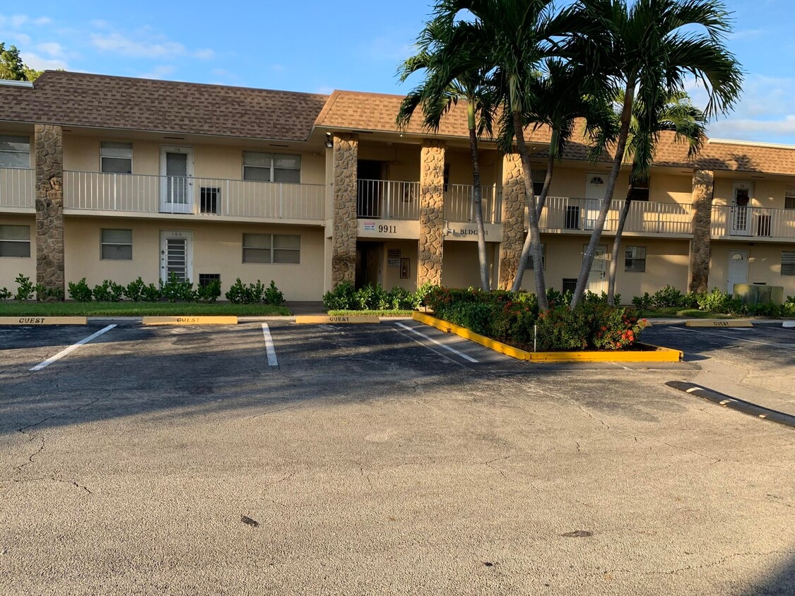 9911 Sandalfoot Blvd Unit 118, Boca Raton, FL 33428 Condo for Rent in