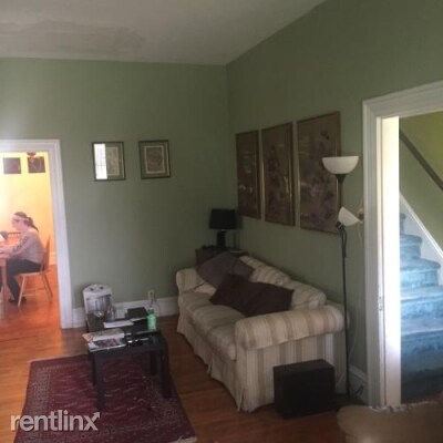 Building Photo - 472 Roxborough Ave