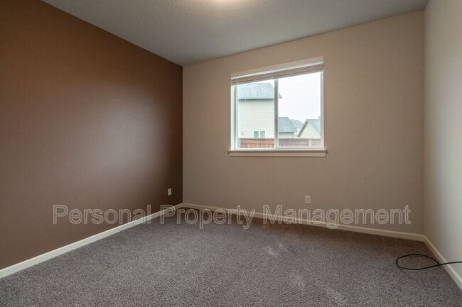 Building Photo - 3827 S Kennedy Dr