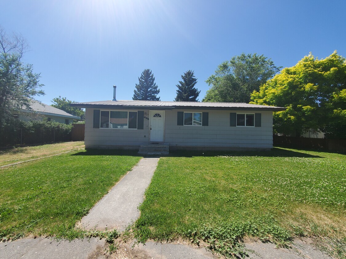 Primary Photo - 625 1st E
